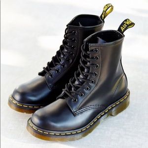 NWT - Dr. Marten’s 1460 Smooth Black - Never Worn